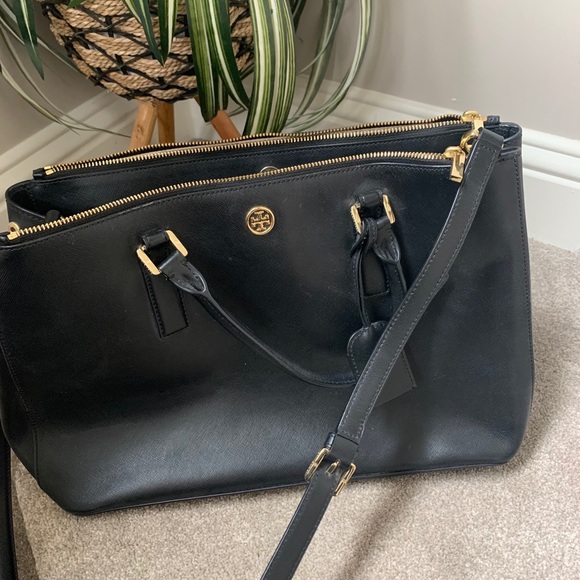 Tory Burch Handbags - Tory Burch Robinson Tote